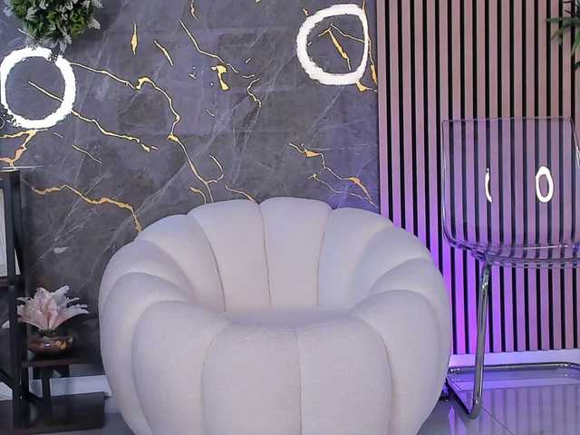 MiraDelynn's BongaCams show and profile