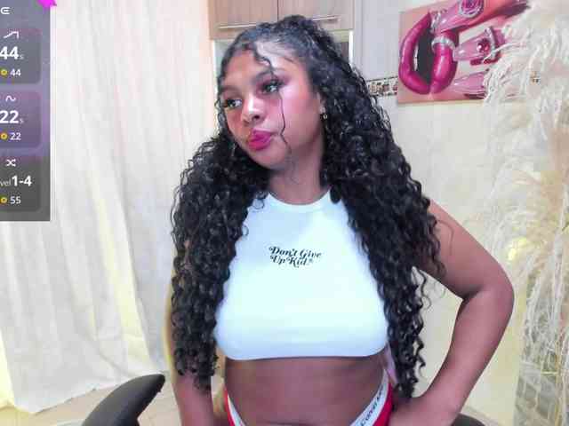 roxy-wildd roxy-wildd