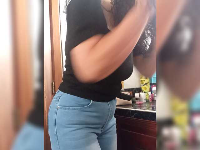 Taniamilf69's BongaCams show and profile