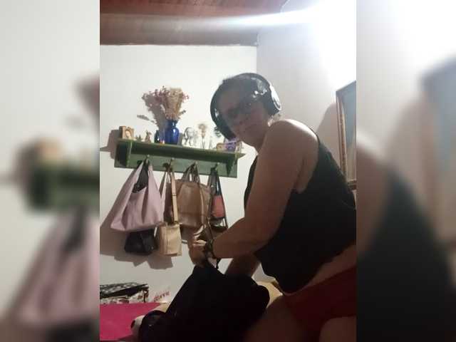 Taniamilf69's BongaCams show and profile