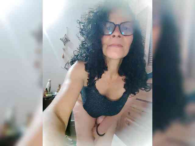 Taniamilf69 Live Webcam on BongaCams