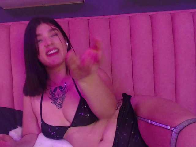 SkyeBela's BongaCams show and profile