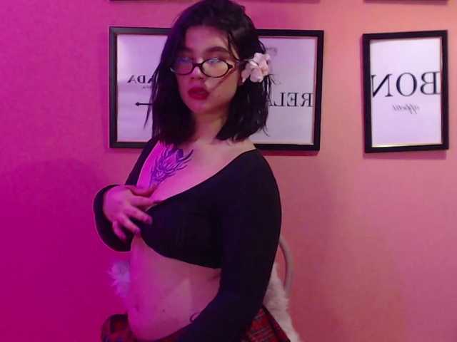 SkyeBela's BongaCams show and profile