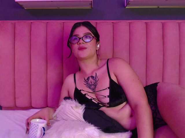 SkyeBela's BongaCams show and profile