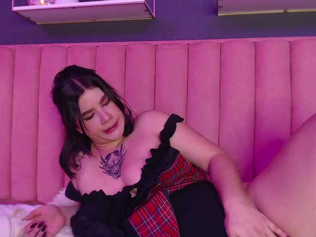 SkyeBela's BongaCams show and profile