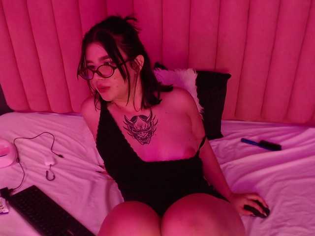 SkyeBela's BongaCams show and profile