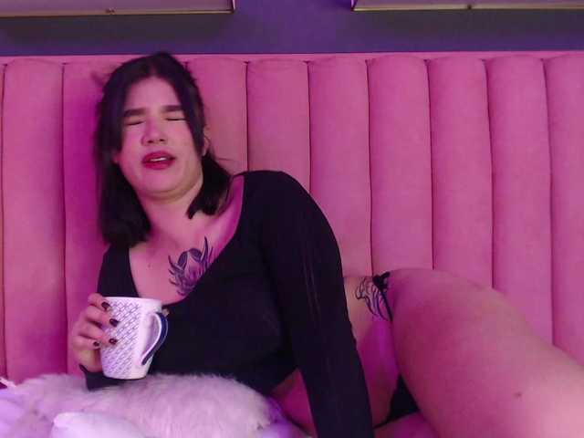 SkyeBela's BongaCams show and profile