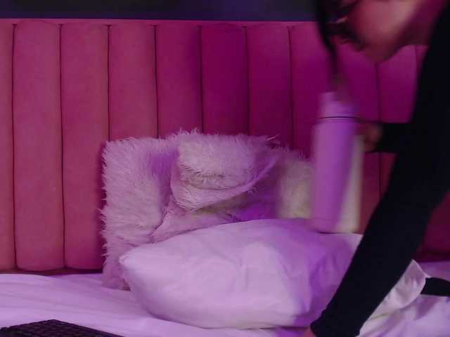 SkyeBela's BongaCams show and profile