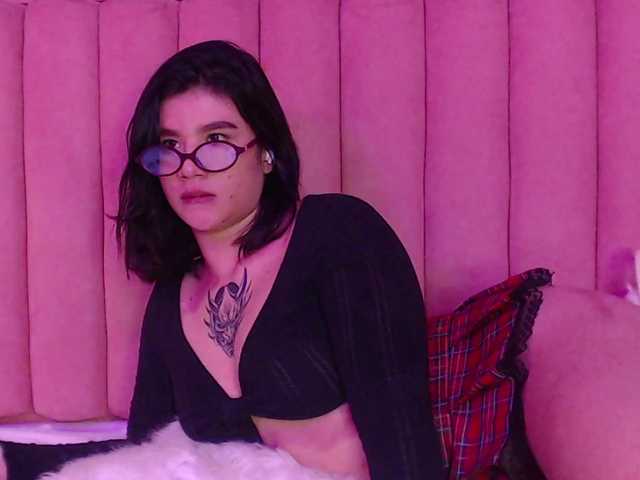 SkyeBela's BongaCams show and profile