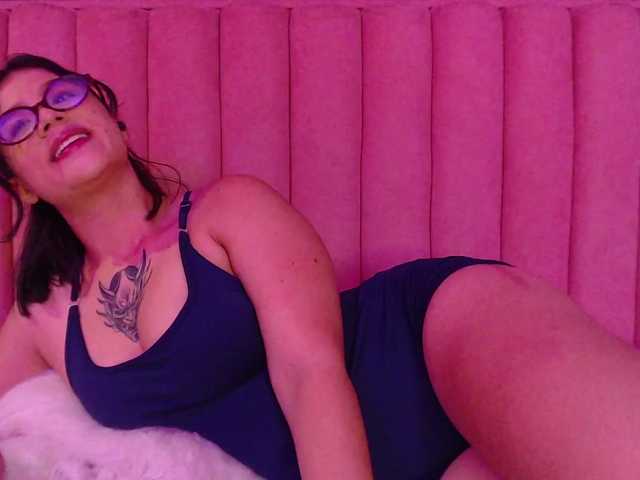 SkyeBela's BongaCams show and profile