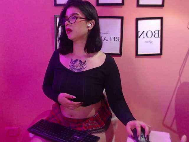 SkyeBela's BongaCams show and profile