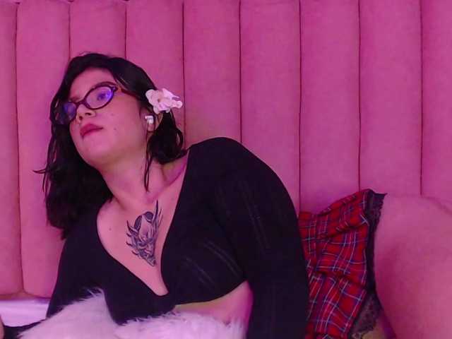 SkyeBela's BongaCams show and profile