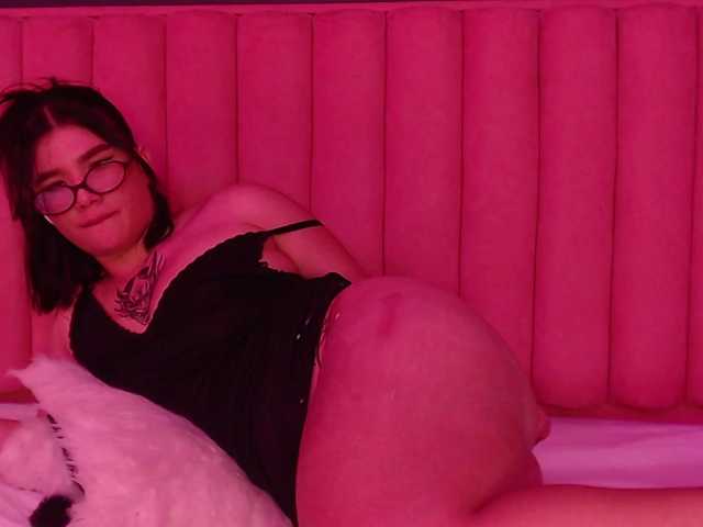 SkyeBela's BongaCams show and profile