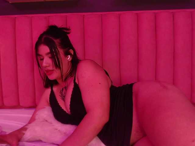 SkyeBela's BongaCams show and profile