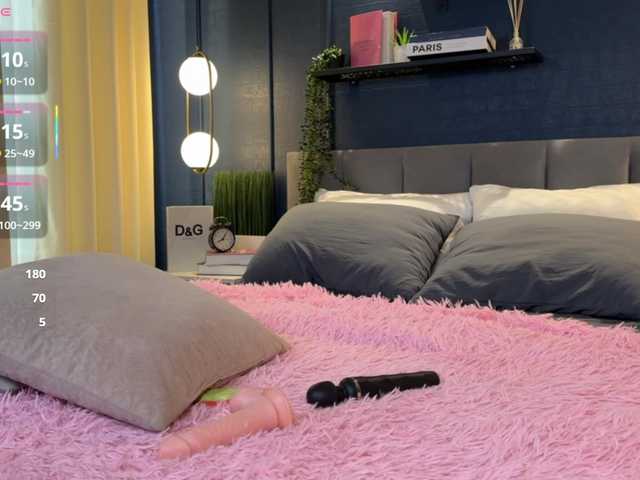  AdriaNochi chat room