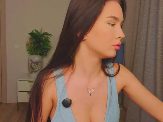 EmiliaDrol's BongaCams show and profile