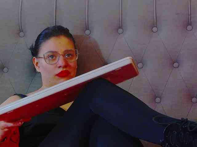 MadelynVelure webcam