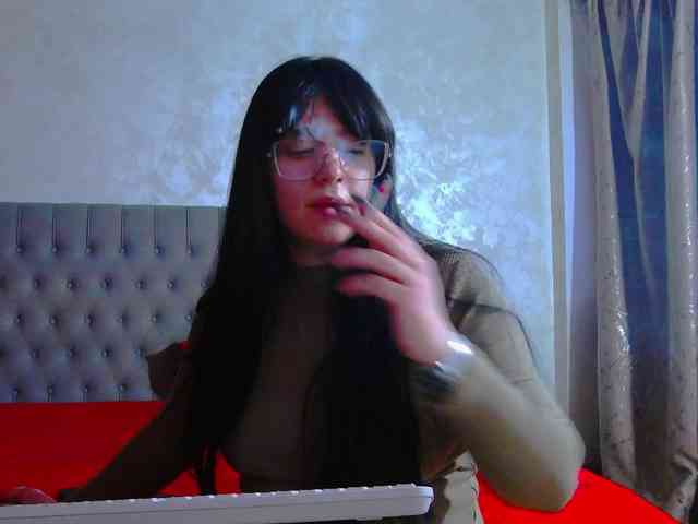 MadelynVelure webcam