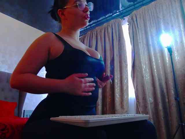 MadelynVelure webcam