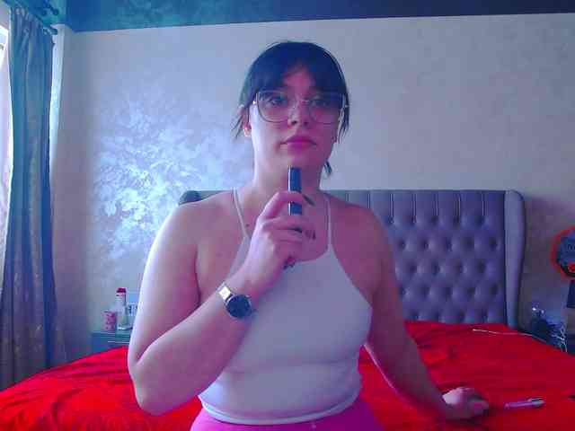 MadelynVelure webcam