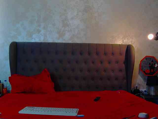 MadelynVelure webcam