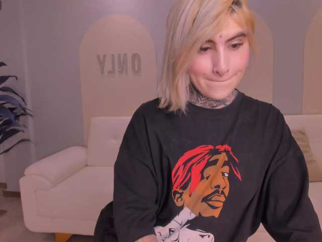 CarlaBrunni's BongaCams show and profile