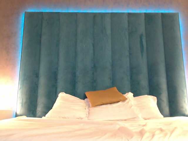 SkinnyJennifer webcam bongacams model stream image