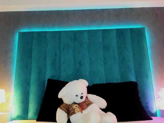 SkinnyJennifer's BongaCams show and profile