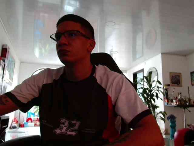 brian-96 Live Webcam on BongaCams