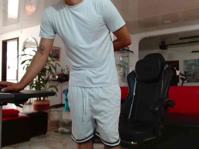 brian-96 Live Webcam on BongaCams