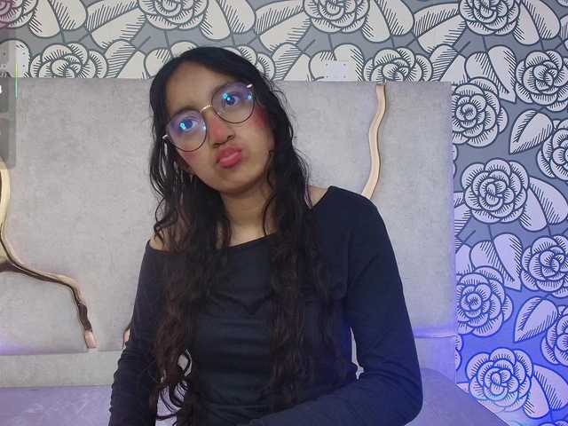 rosee-tay1's BongaCams show and profile