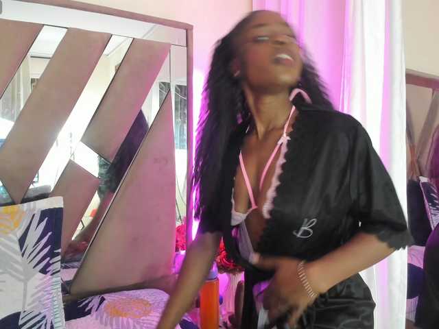 anisha-zambrano's BongaCams show and profile