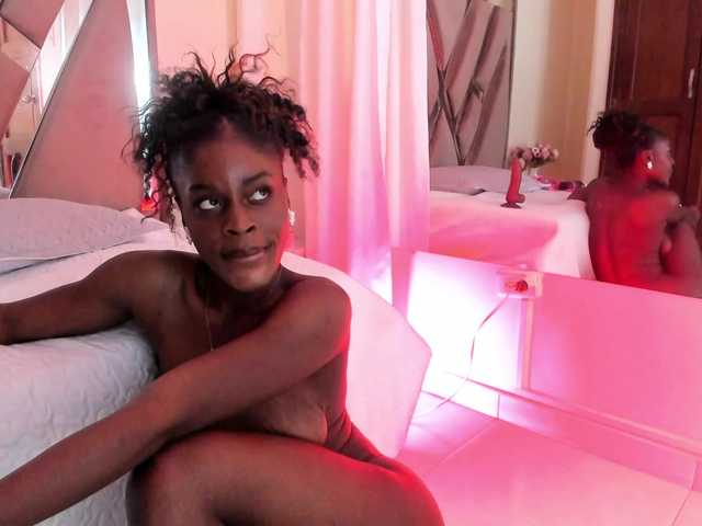 anisha-zambrano webcam