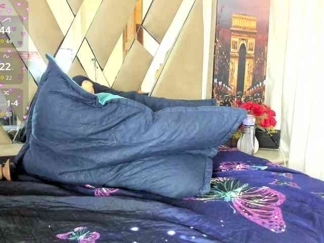 anisha-zambrano webcam