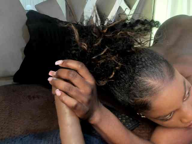 anisha-zambrano webcam