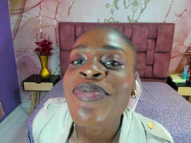 anisha-zambrano webcam