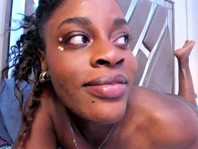 anisha-zambrano webcam