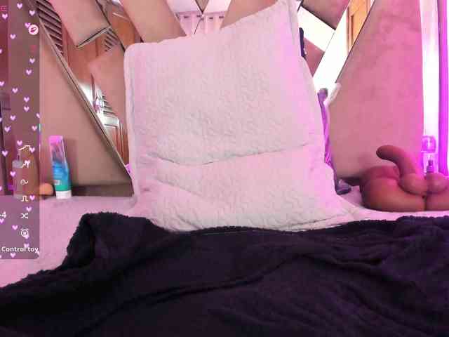 anisha-zambrano webcam