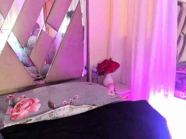 anisha-zambrano webcam