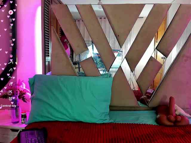 anisha-zambrano webcam