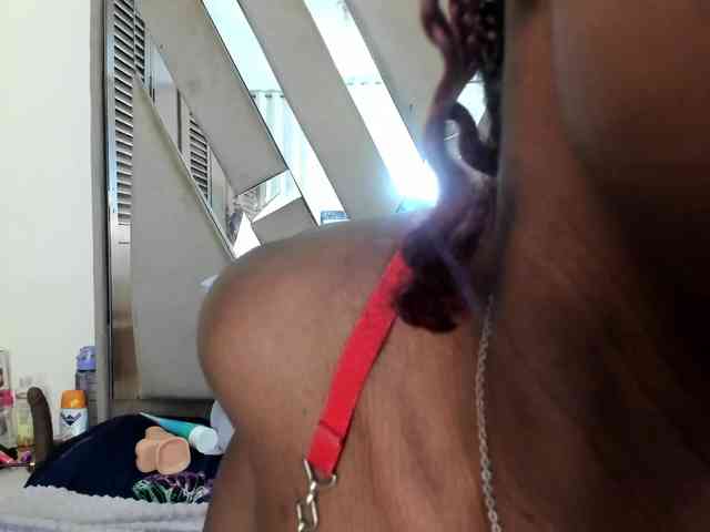 anisha-zambrano webcam