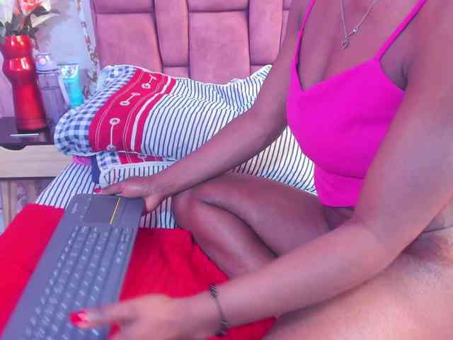 anisha-zambrano webcam