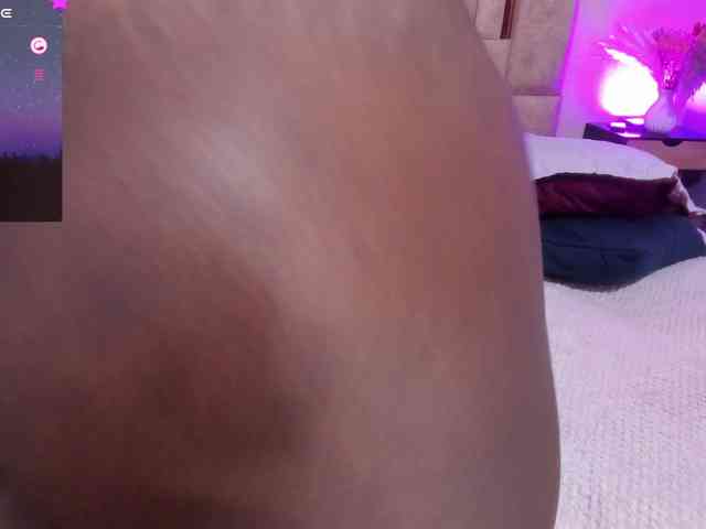 anisha-zambrano webcam