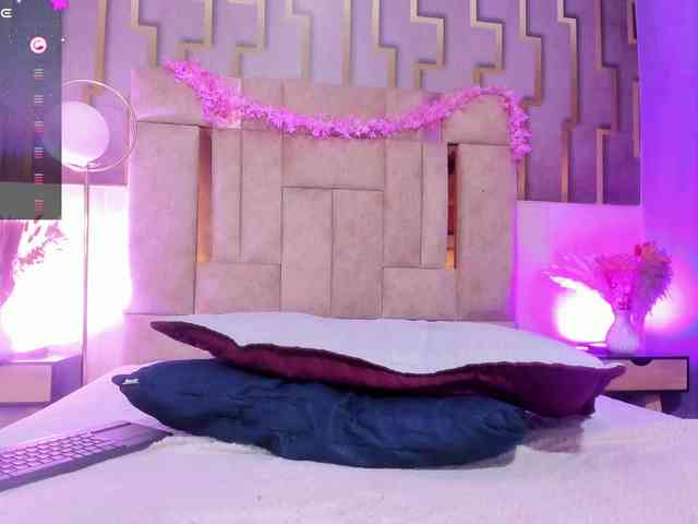 anisha-zambrano webcam