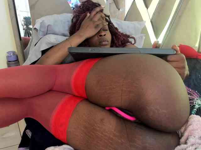 anisha-zambrano webcam