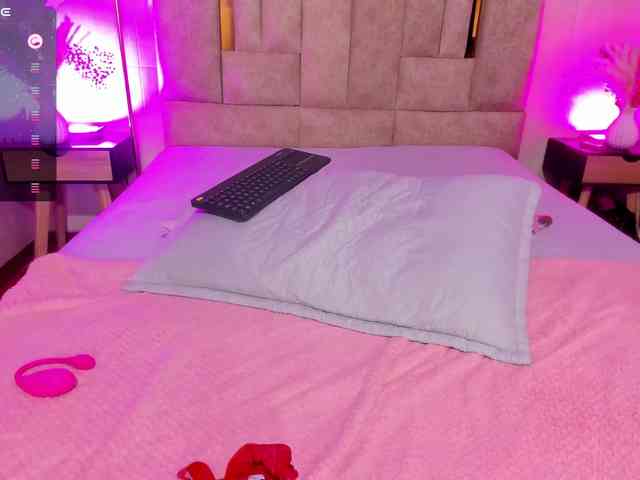 anisha-zambrano webcam