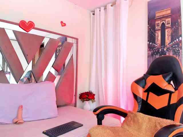 anisha-zambrano webcam