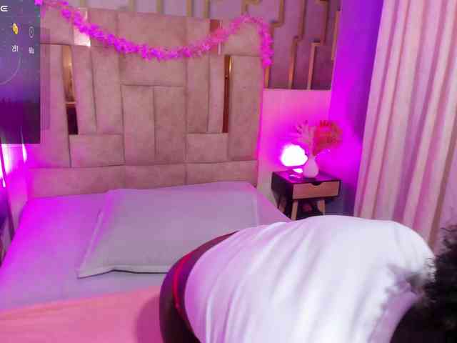 anisha-zambrano webcam