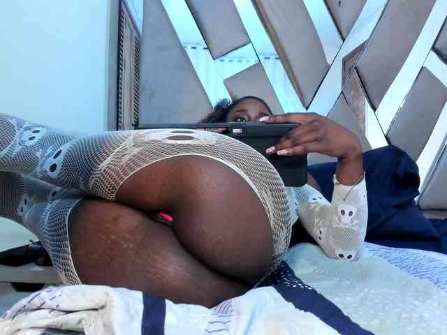 anisha-zambrano webcam