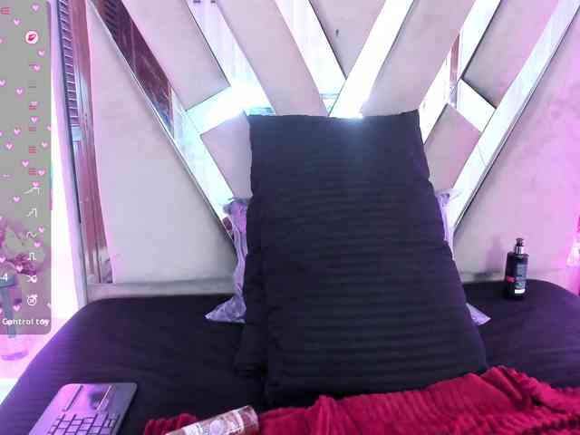 anisha-zambrano webcam